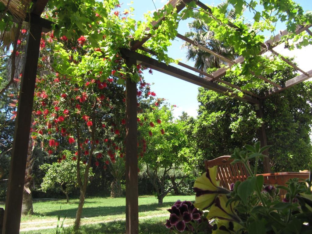 Agriturismo Torre Del Golfo Кропани Экстерьер фото