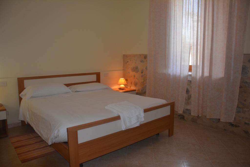 Agriturismo Torre Del Golfo Кропани Экстерьер фото