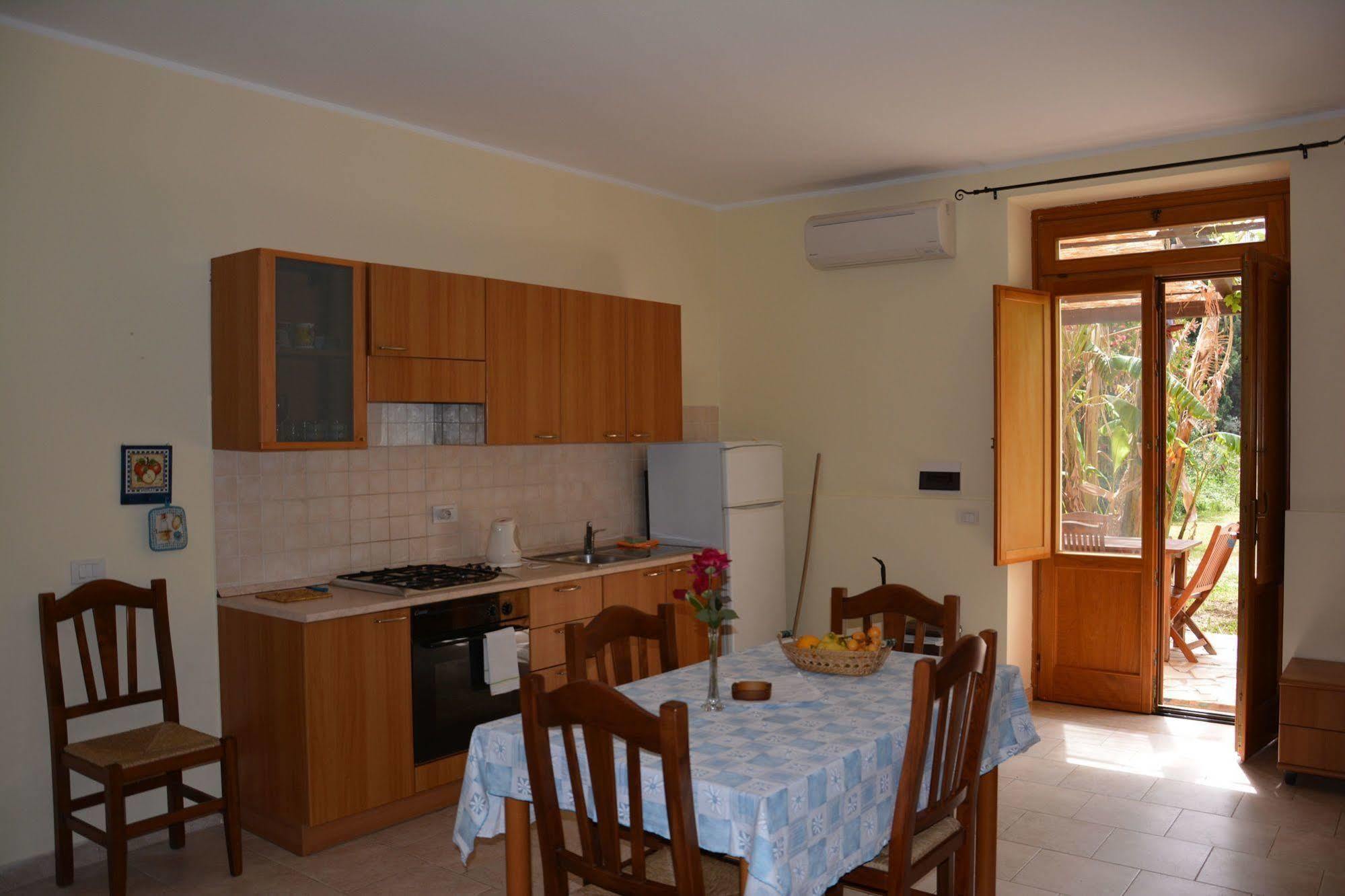 Agriturismo Torre Del Golfo Кропани Экстерьер фото